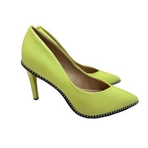 NWOT Bar III Binsap Chain Citron Studded Pumps